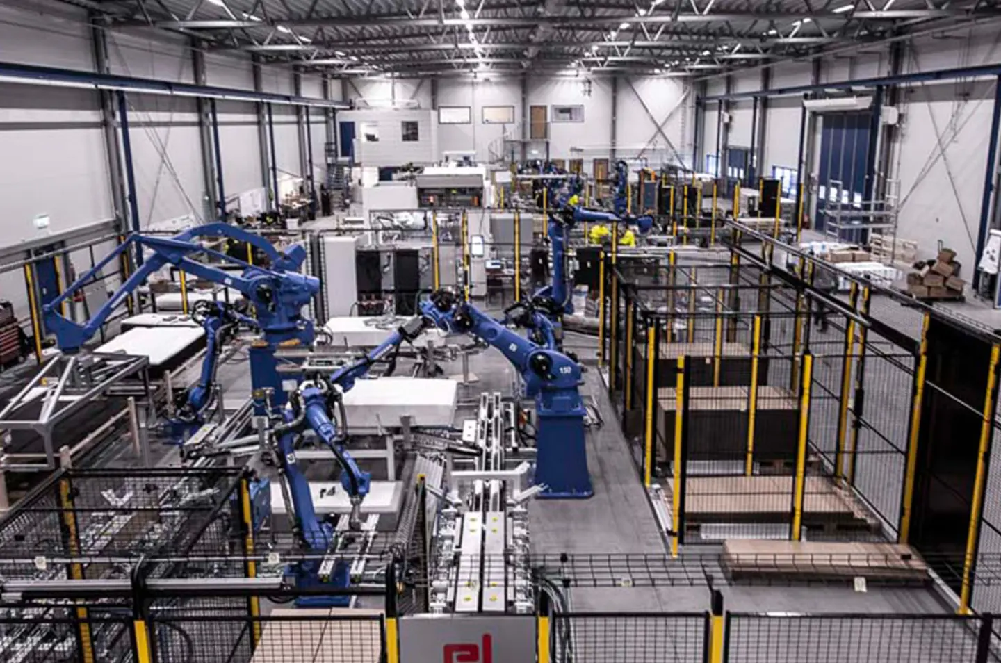 Picking robotizzato in magazzino automatizzato