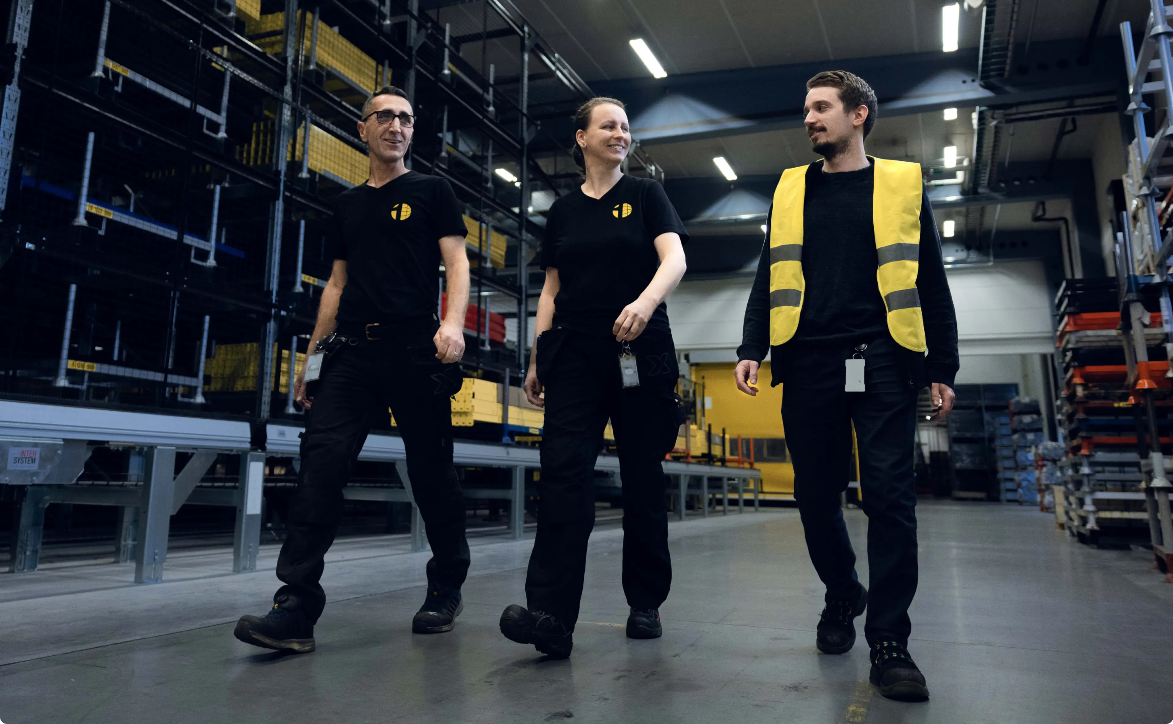 Esperti di sicurezza sul lavoro camminano in Axelent