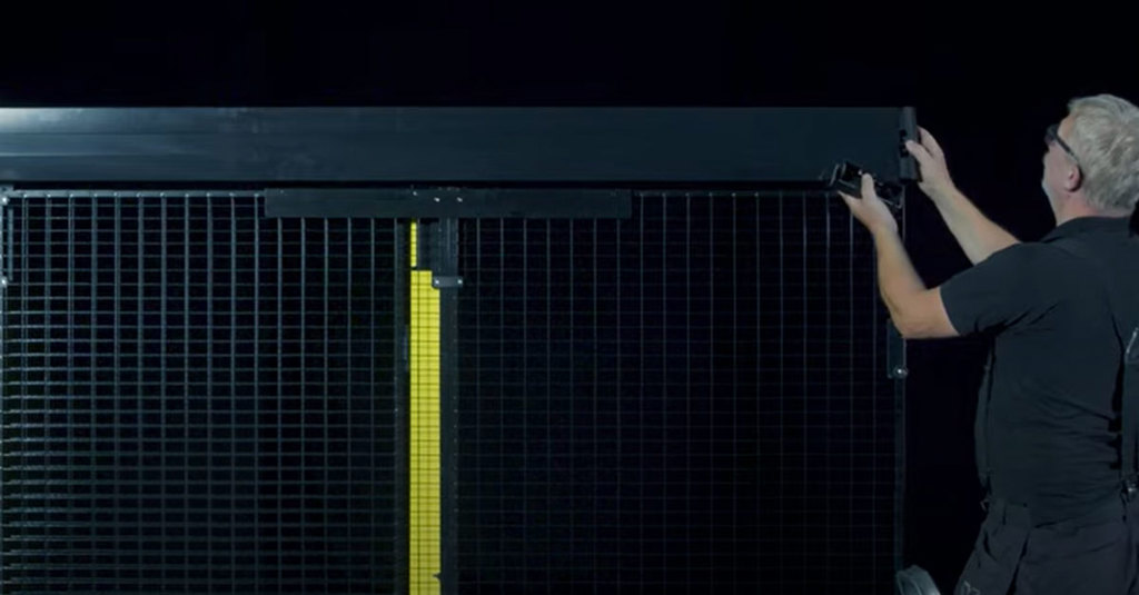 Installazione di Porta scorrevole senza guida con serratura centrale con Axelent