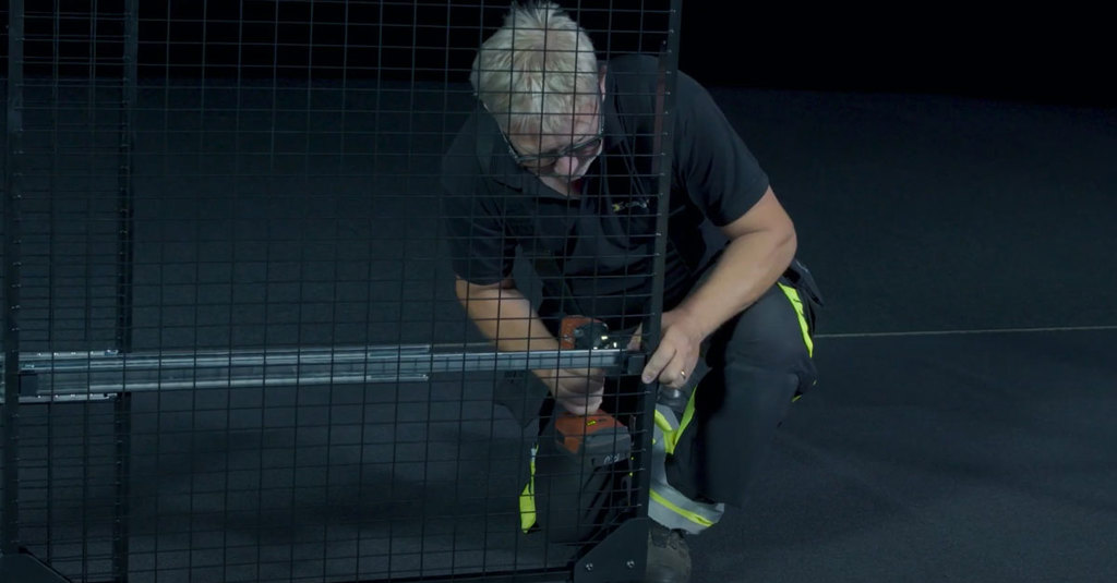 Installazione di Porta scorrevole senza guida con serratura centrale con Axelent
