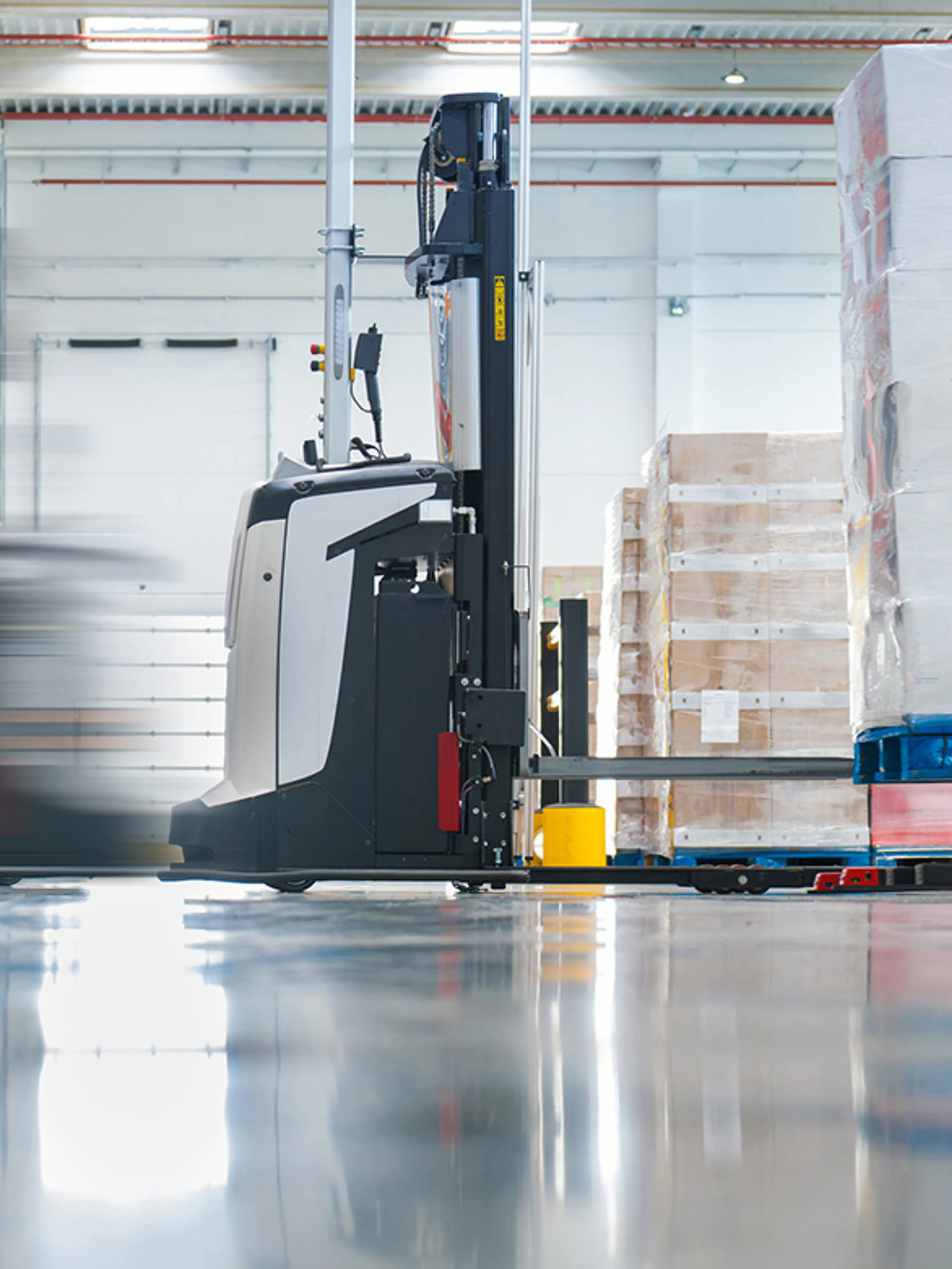 I robot mobili industriali (IMR) sono dotati di sensori di presenza progettati per prevenire gli incidenti.