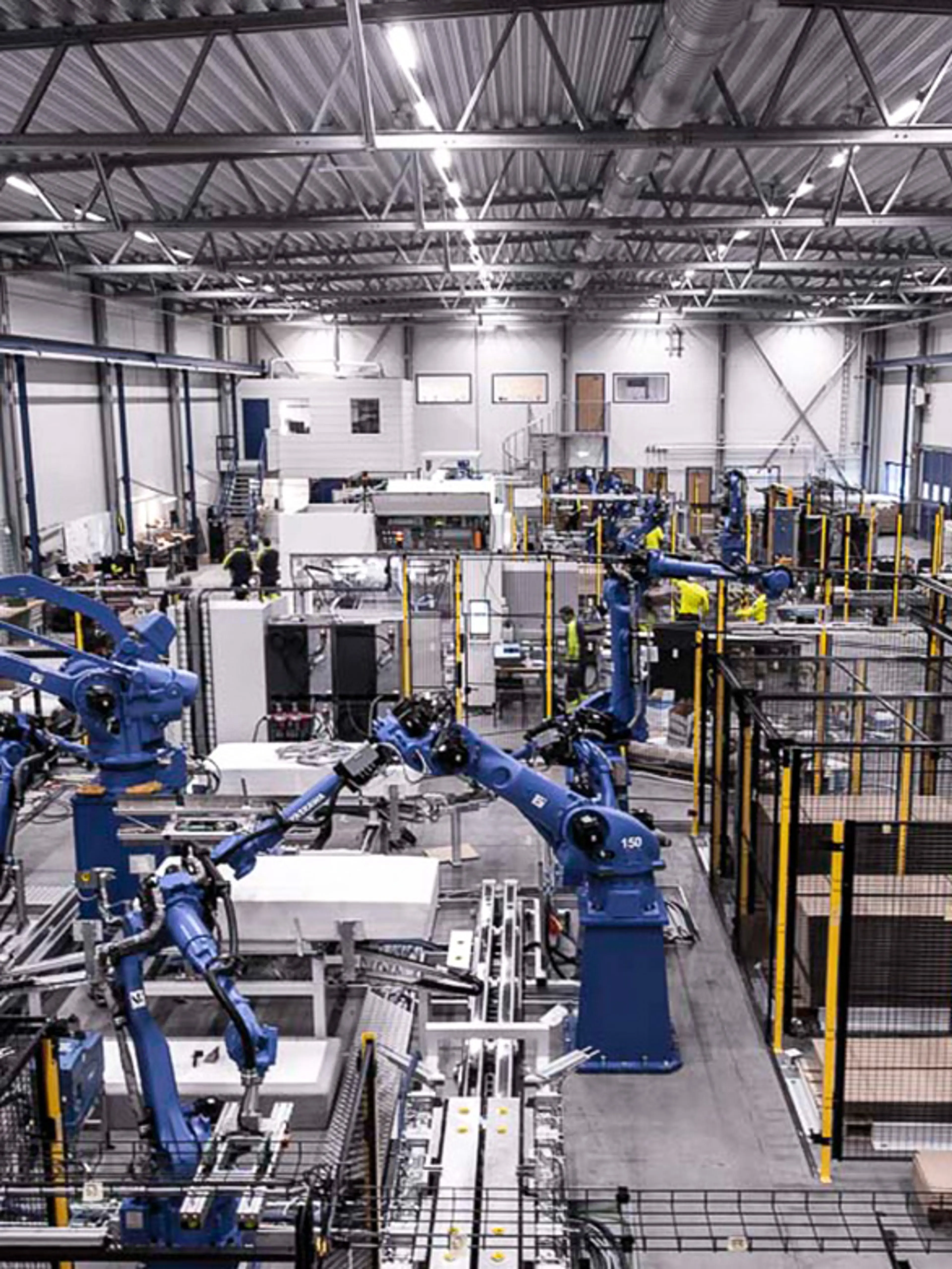 Macchinari di automazione fissa con punti di ingresso e uscita protetti per ridurre i rischi derivanti dal movimento delle merci.